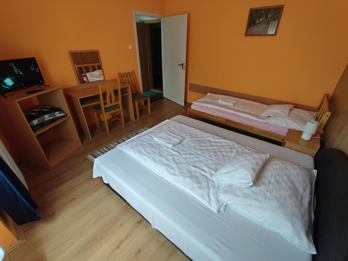 Hotel Beke Sziget Komlo Екстер'єр фото