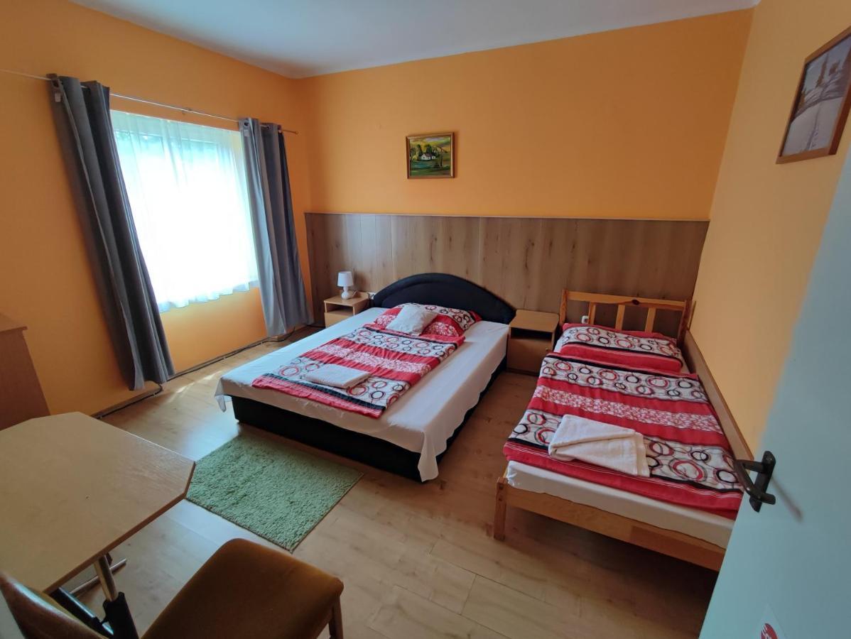 Hotel Beke Sziget Komlo Екстер'єр фото