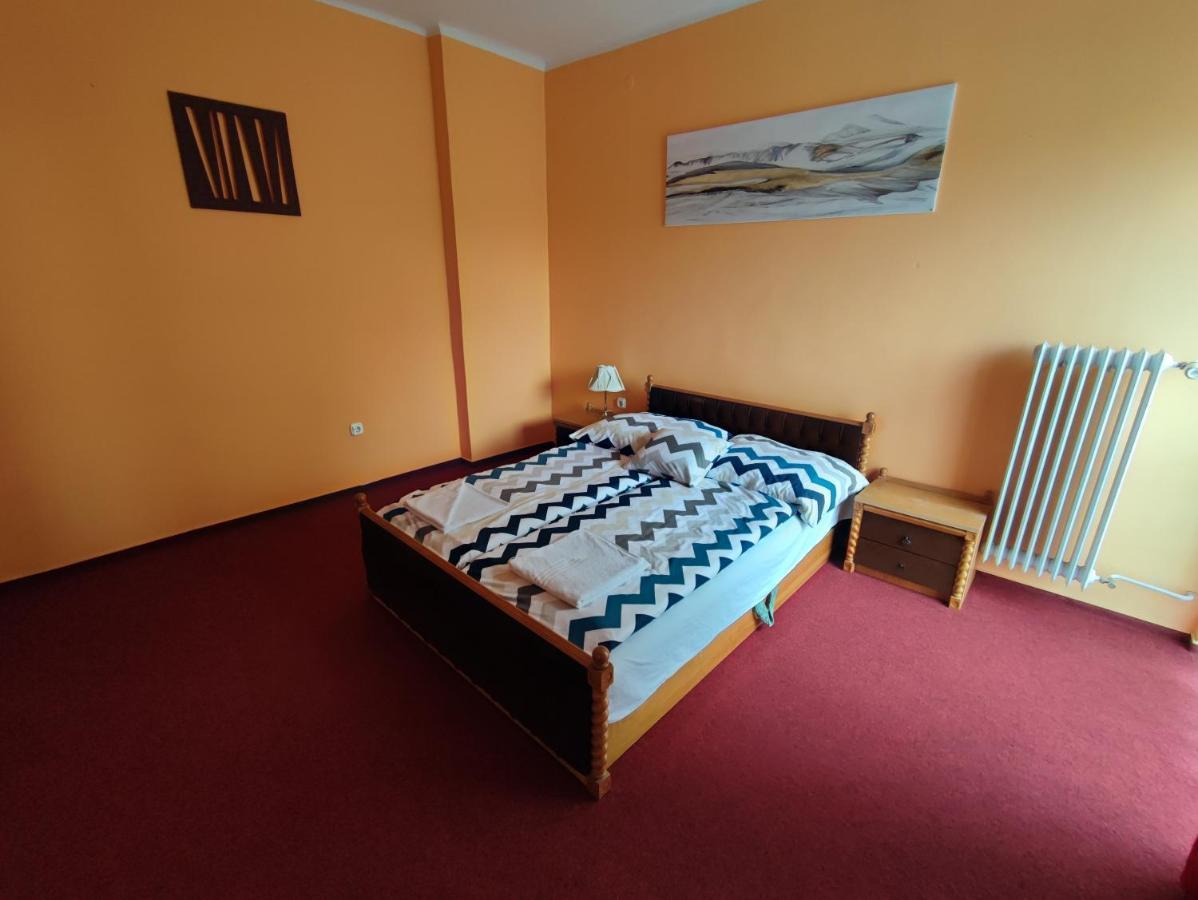 Hotel Beke Sziget Komlo Екстер'єр фото