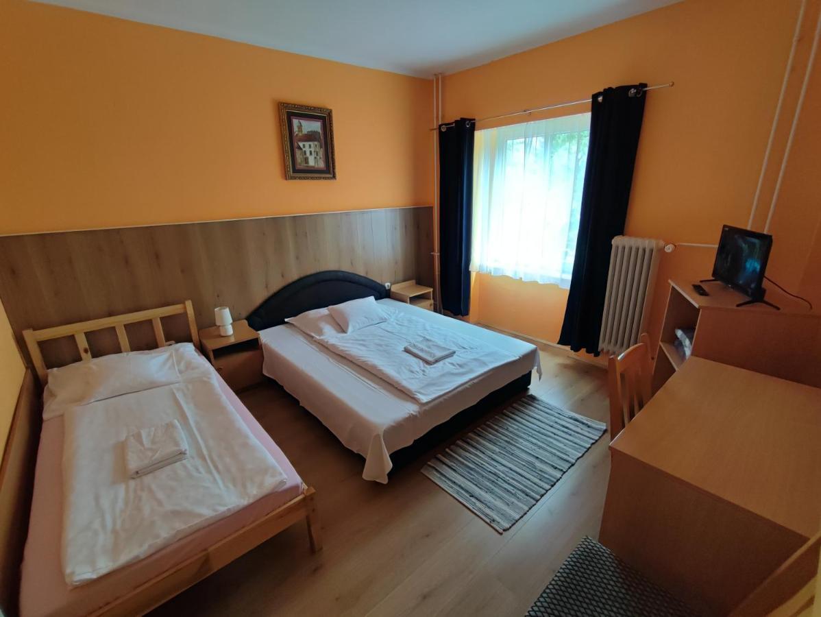 Hotel Beke Sziget Komlo Екстер'єр фото