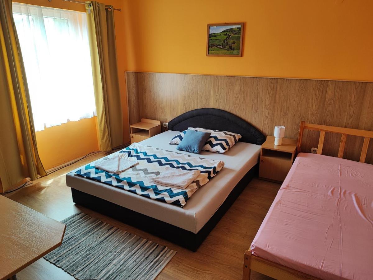 Hotel Beke Sziget Komlo Екстер'єр фото