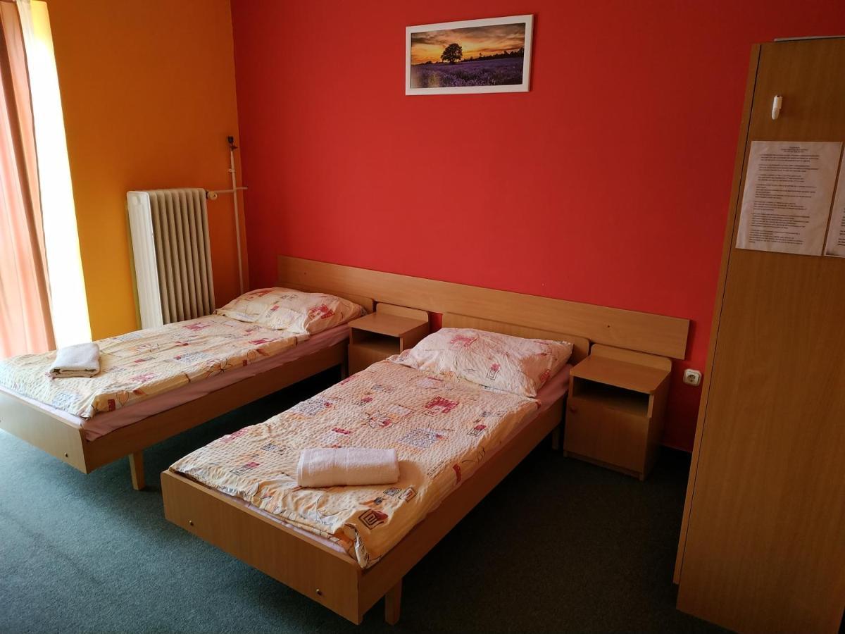 Hotel Beke Sziget Komlo Екстер'єр фото