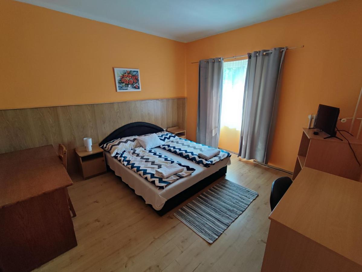 Hotel Beke Sziget Komlo Екстер'єр фото