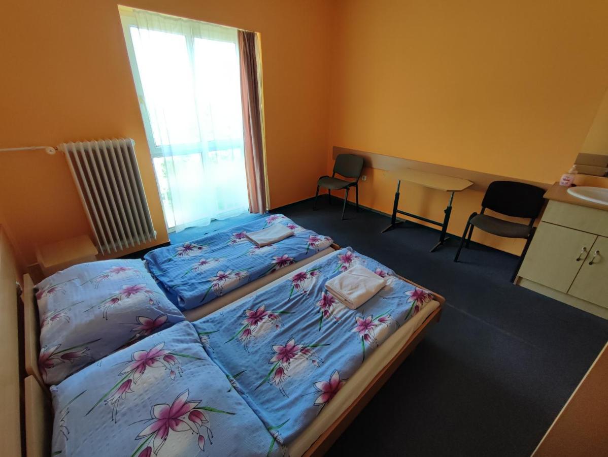 Hotel Beke Sziget Komlo Екстер'єр фото