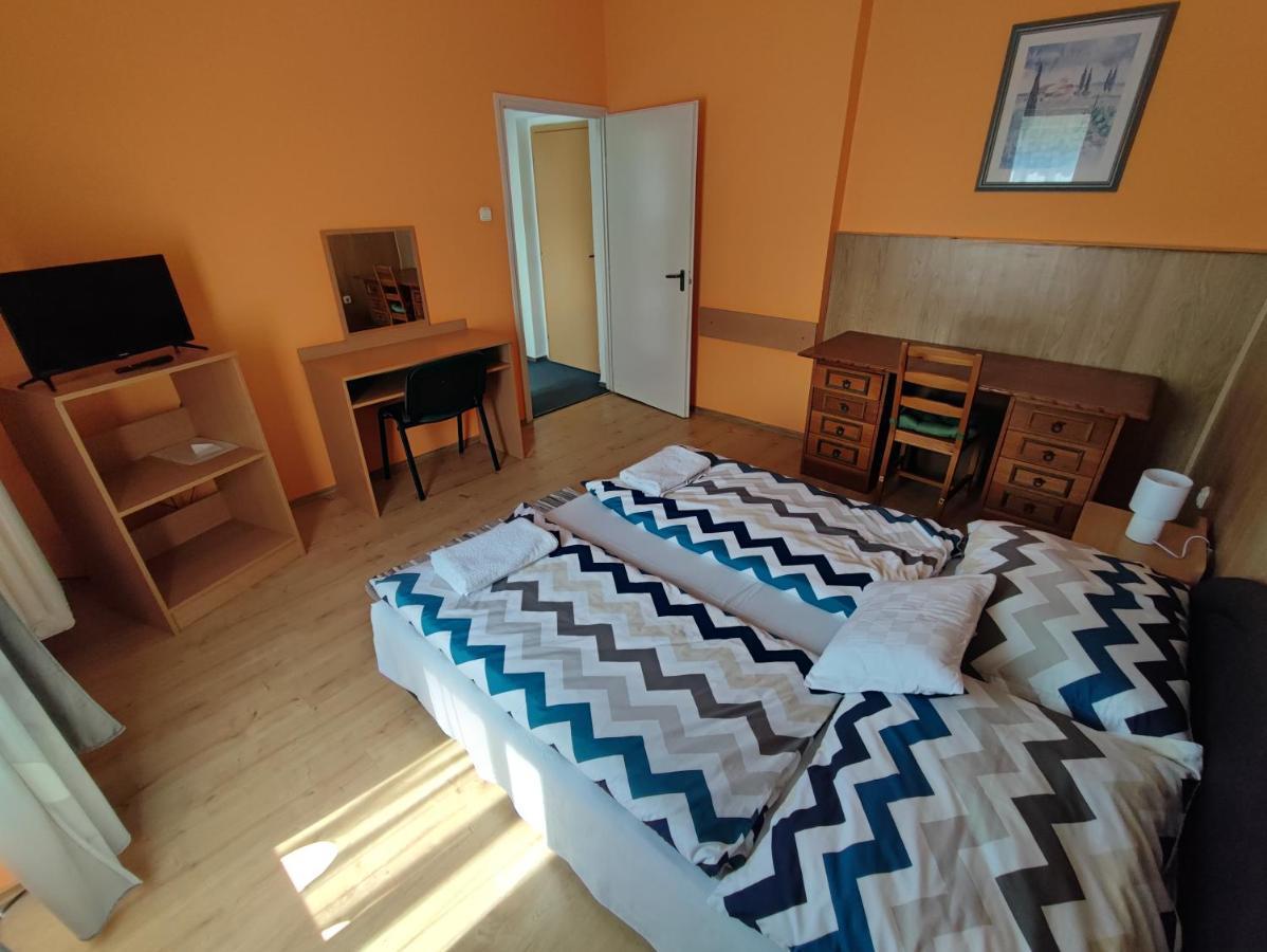 Hotel Beke Sziget Komlo Екстер'єр фото