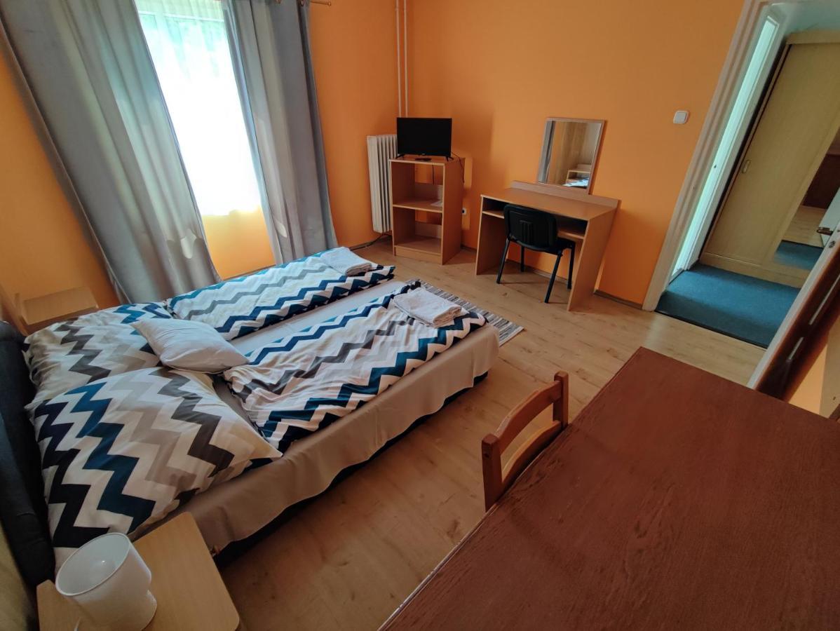 Hotel Beke Sziget Komlo Екстер'єр фото